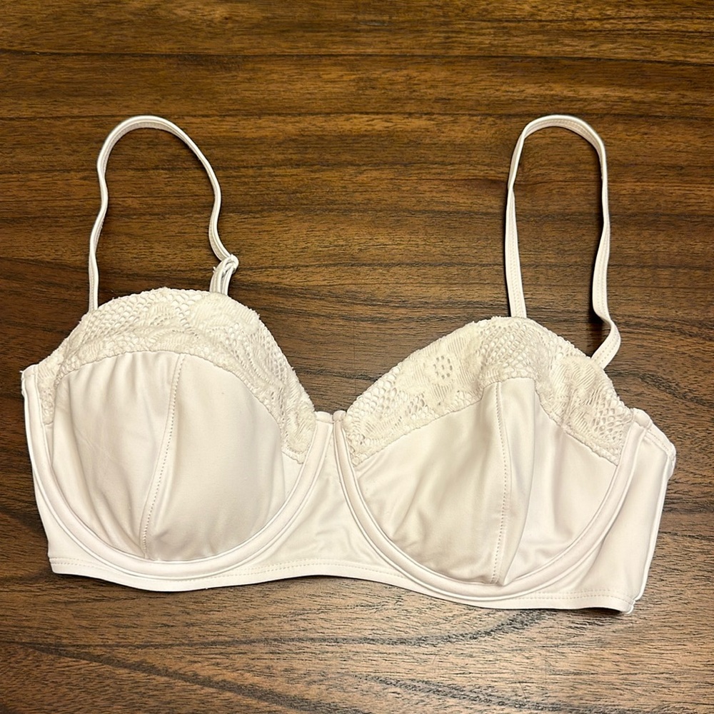 Gianni Bini 36D White Lace Swim Top